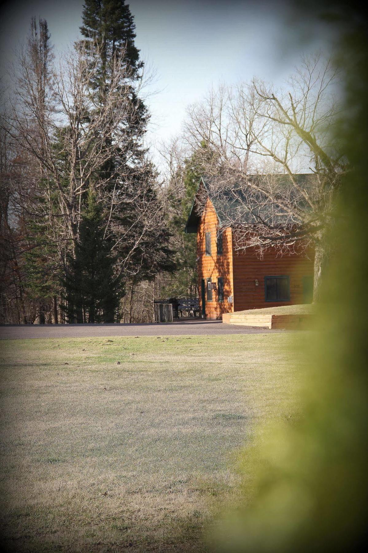 Mcquoid'S Inn And Event Center Isle Exterior foto