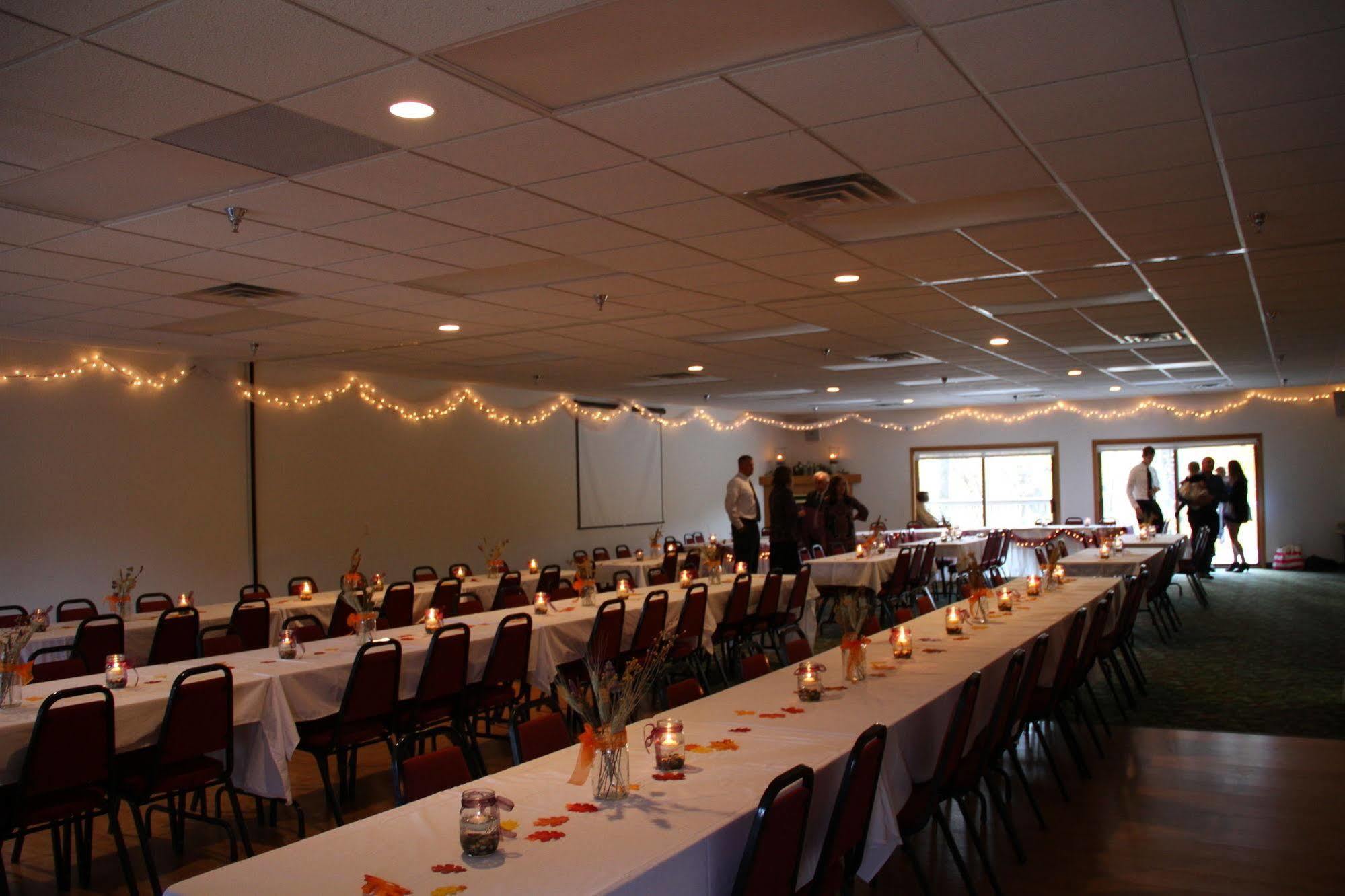 Mcquoid'S Inn And Event Center Isle Exterior foto